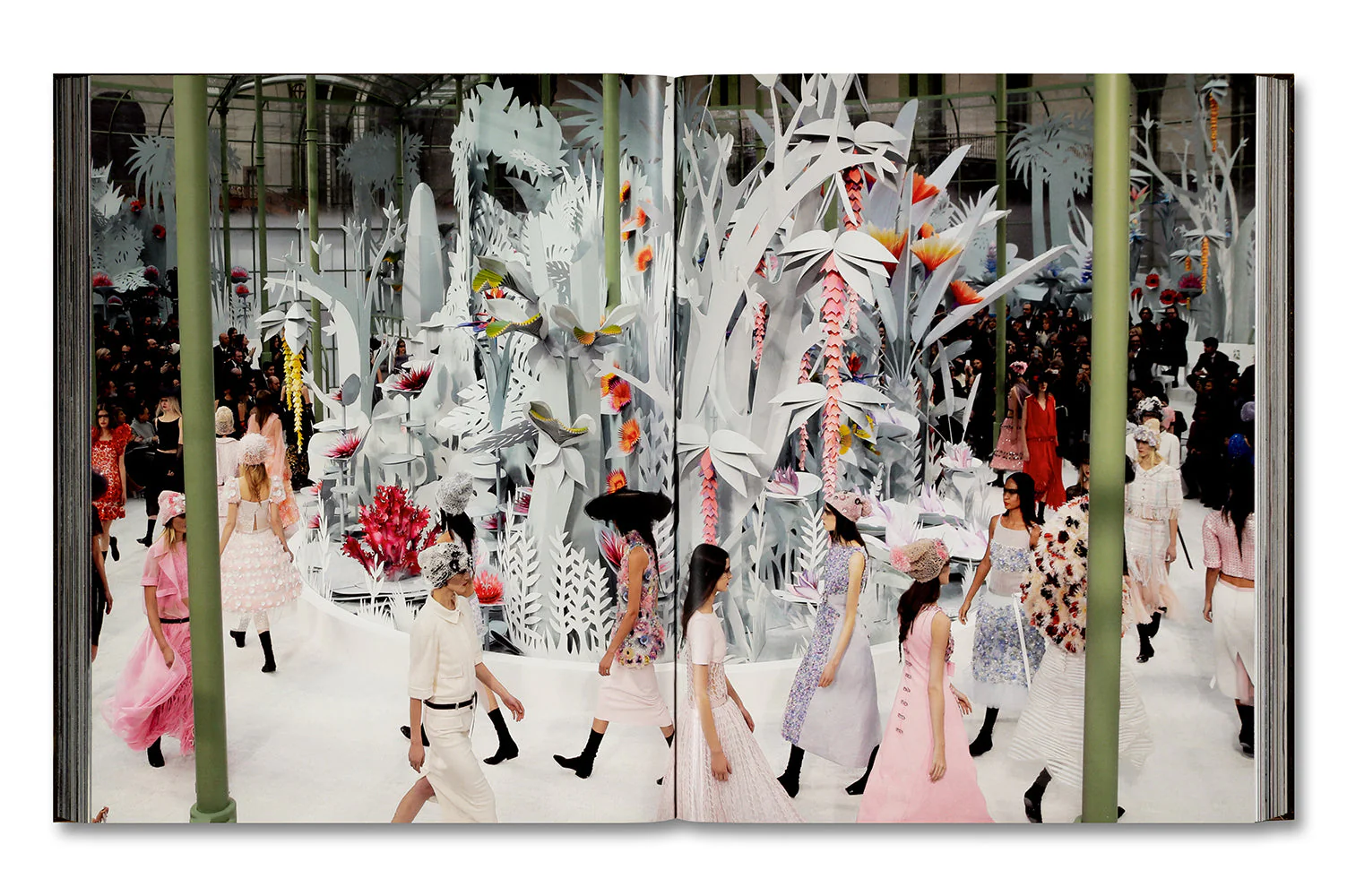 Chanel Haute Couture - Image 26