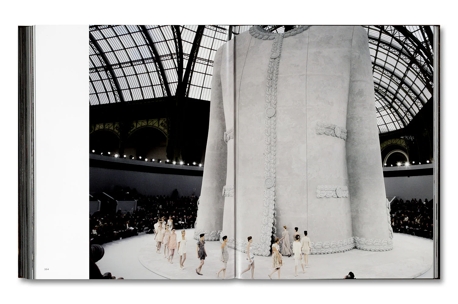 Chanel Haute Couture - Image 35