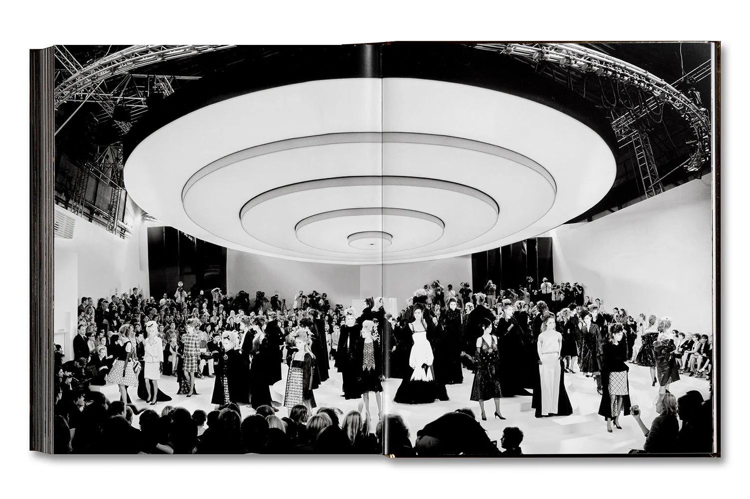 Chanel Haute Couture - Image 40