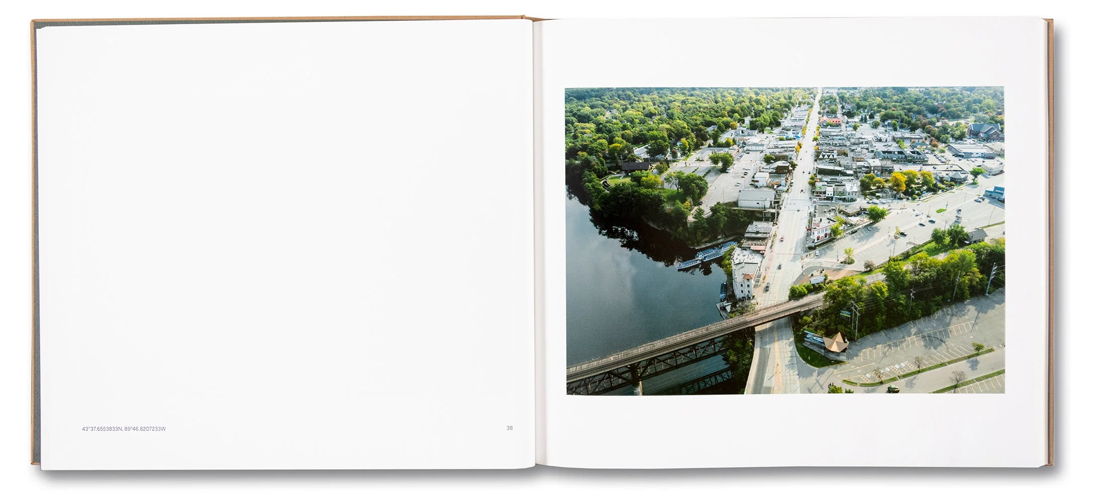 Topographies: Aerial Surveys of the American Landscape - Image 12