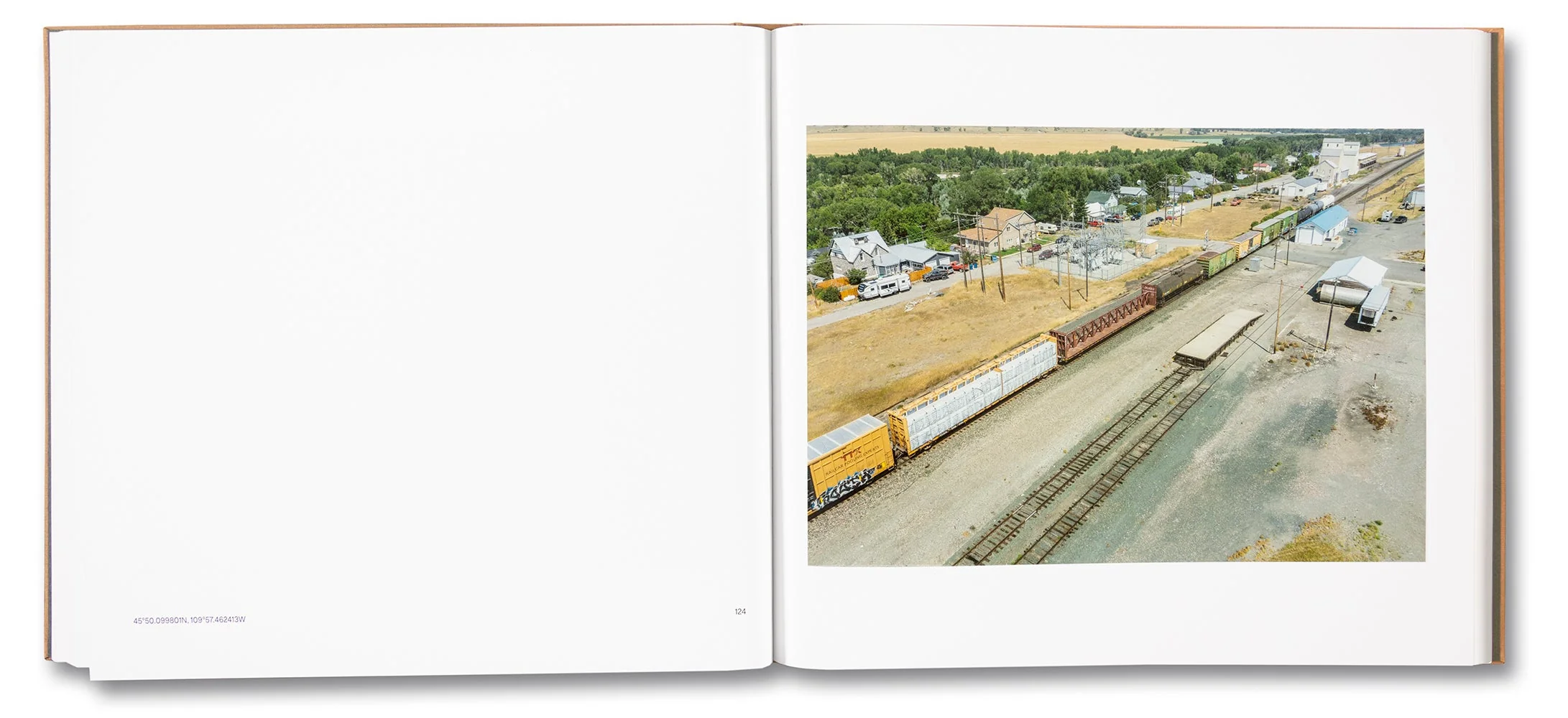 Topographies: Aerial Surveys of the American Landscape - Image 18