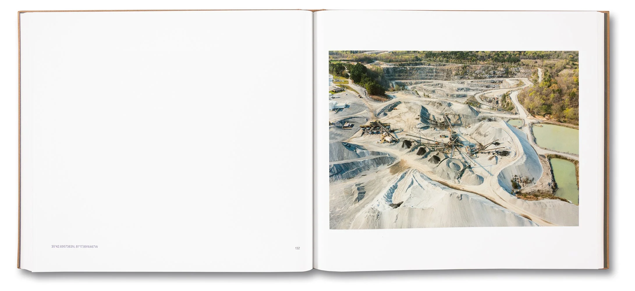Topographies: Aerial Surveys of the American Landscape - Image 19
